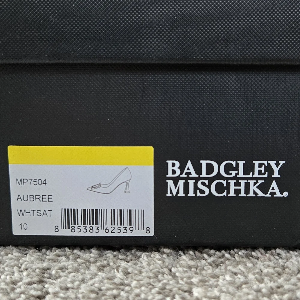 Badgley Mischka Aubree Pointed Toe Stiletto White Heels NEW size 10 - Picture 13 of 14
